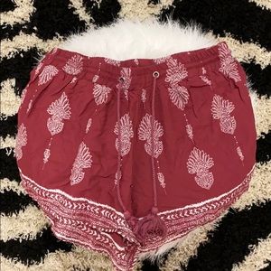 Patterned shorts 🤍